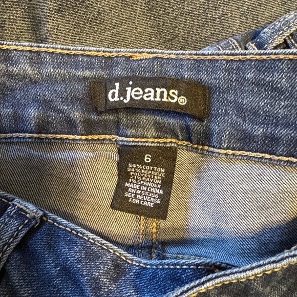 D. Jeans High Rise Kick Crop Jeans 6 - Picture 9 of 9